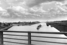 51636 Gezicht op het Amsterdam-Rijnkanaal te Utrecht vanaf de brug over het Merwedekanaal bij de Vleutenseweg.